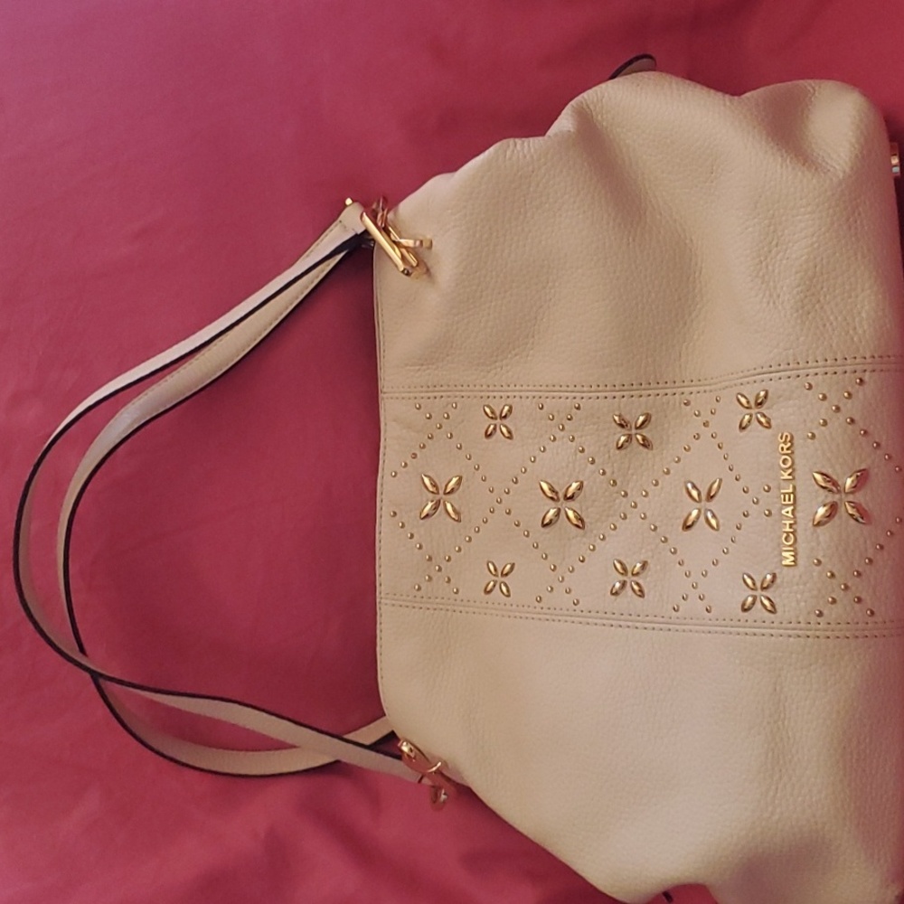 BNWT:  MICHAEL KORS LEATHER BAG